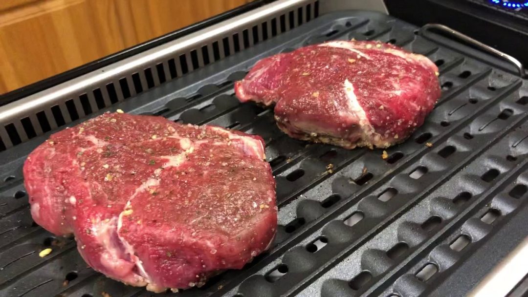 Cooking a FAT RIB EYE steak on my Philips Smokeless Indoor Grill 